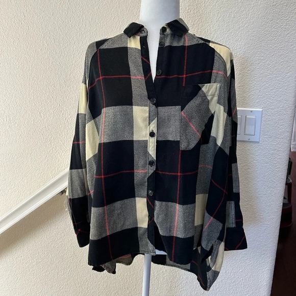 Urban Outfitters Women's Black Plaid Front Button Top Womens size S oversized - Picture 1 of 12